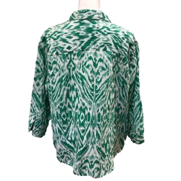 CHICOS linen blend button up blouse with 3/4 sleeves. Size 3 - Picture 2 of 6